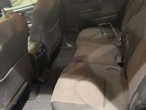 Used 2021 Toyota Highlander L image 10