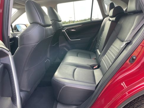 Used 2023 Toyota RAV4 XLE Premium image 17