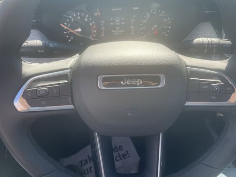 Used 2025 Jeep Compass Latitude AWD/4WD image 22