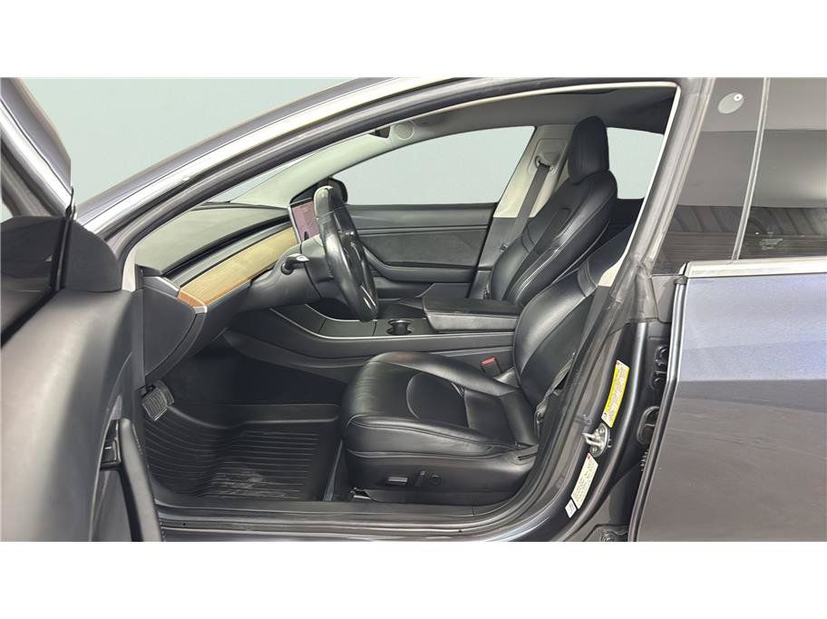 Used 2018 Tesla Model 3 Long Range RWD image 9