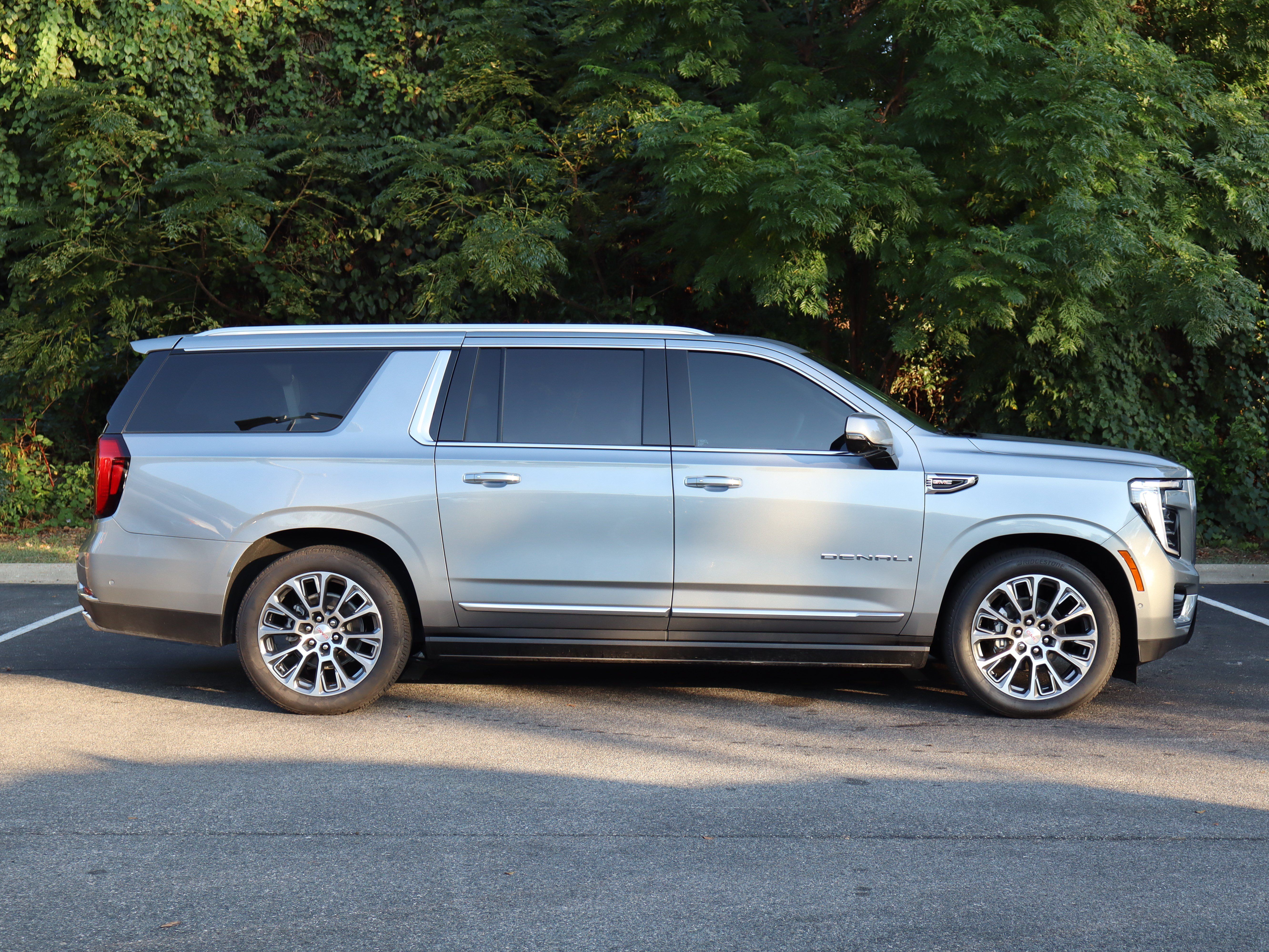Used 2026 GMC Yukon XL Denali w/ Denali Reserve Package AWD/4WD image 11
