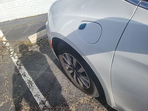 Used 2023 Chrysler Pacifica Limited image 20