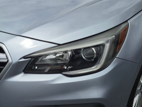 Used 2019 Subaru Outback 2.5i AWD/4WD image 12