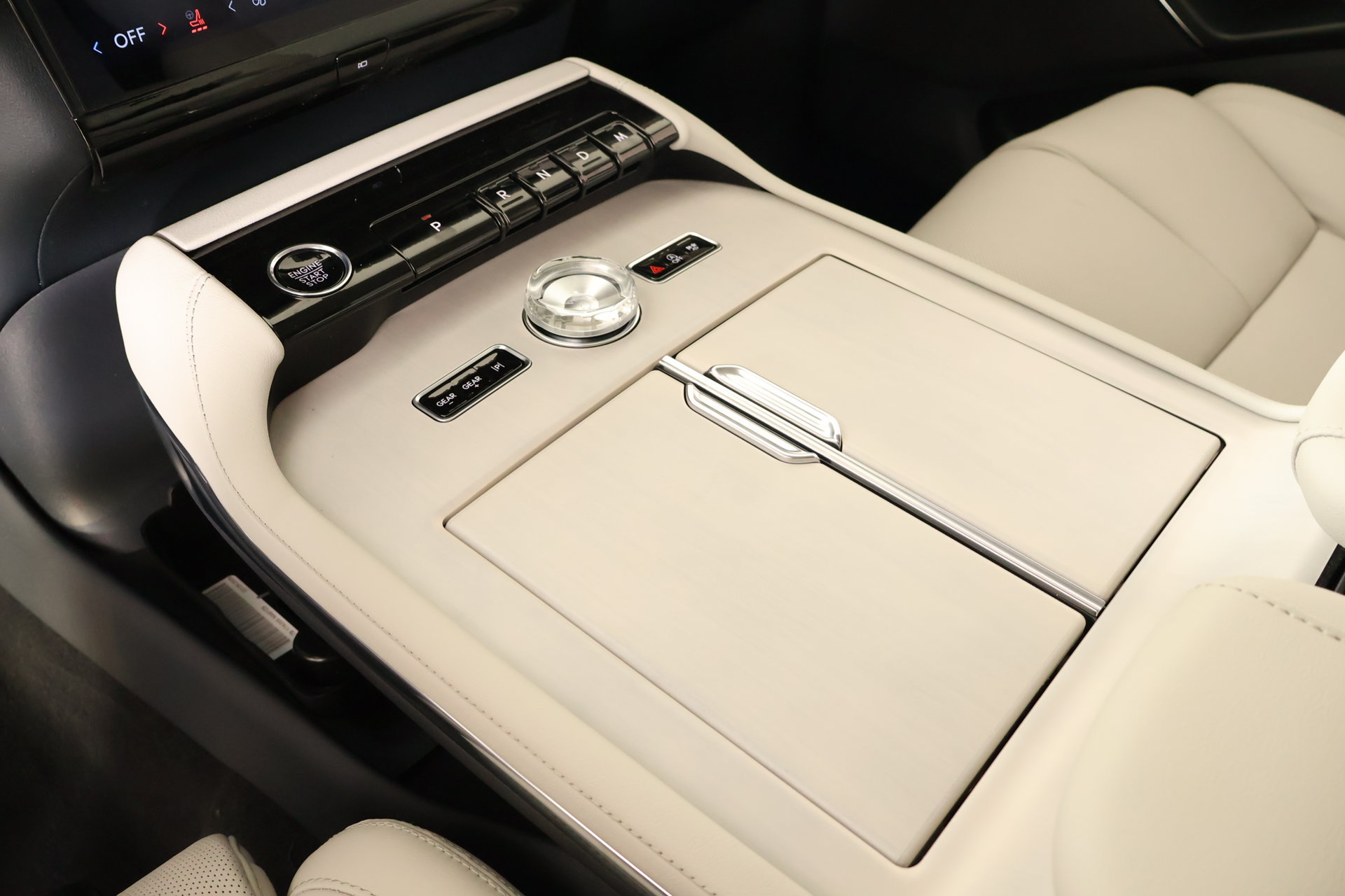 New 2026 Lincoln Navigator Premiere AWD/4WD image 9