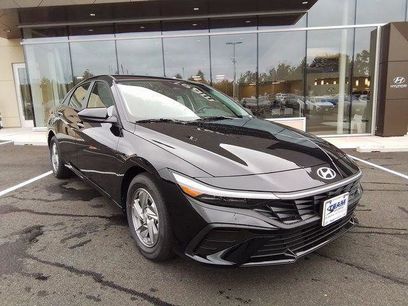 New 2025 Hyundai Elantra SE