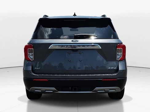Used 2021 Ford Explorer XLT w/ Equipment Group 202A AWD/4WD image 7