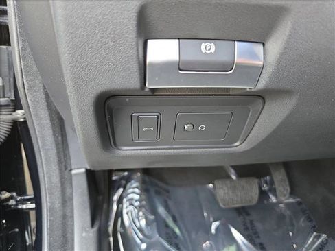 Used 2020 Jaguar XE S image 25