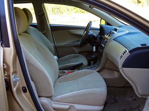 Used 2013 Toyota Corolla LE image 16