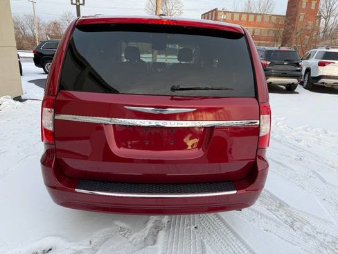 Used 2016 Chrysler Town & Country Touring w/ Driver Convenience Group image 5