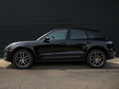 Certified 2026 Porsche Macan AWD/4WD image 2