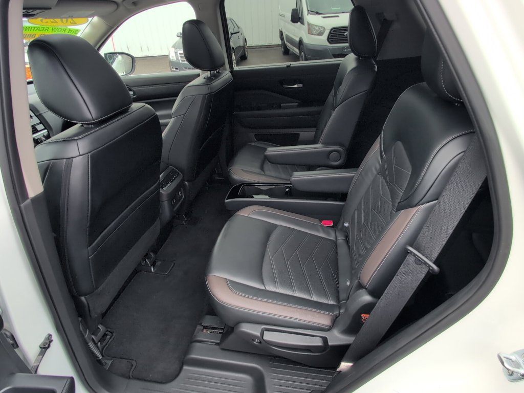 Used 2023 Nissan Pathfinder Platinum AWD/4WD image 15