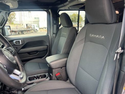 Used 2018 Jeep Wrangler Unlimited Sahara image 14
