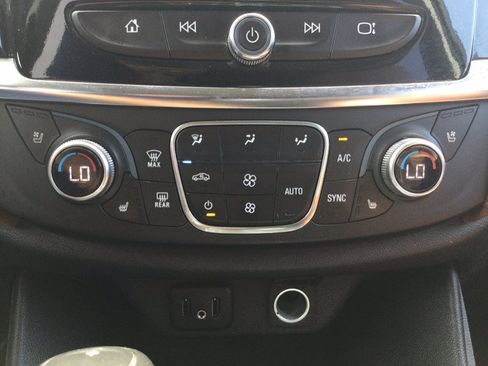 Used 2018 Chevrolet Traverse High Country AWD/4WD image 40