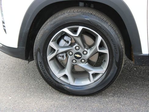 Used 2025 Chevrolet Trax LT image 17