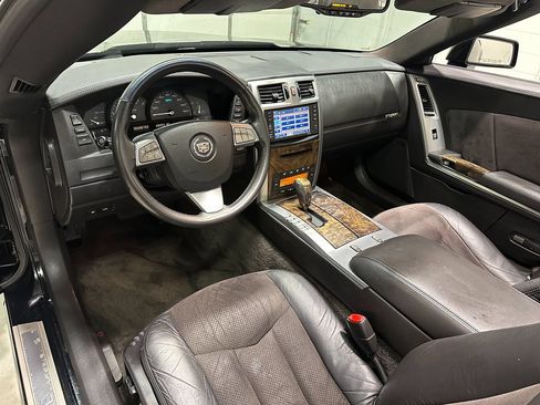 Used 2009 Cadillac XLR V RWD image 32