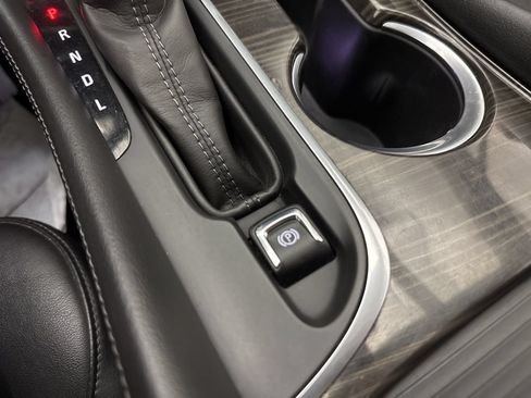 Used 2020 Buick Envision Premium AWD/4WD image 39
