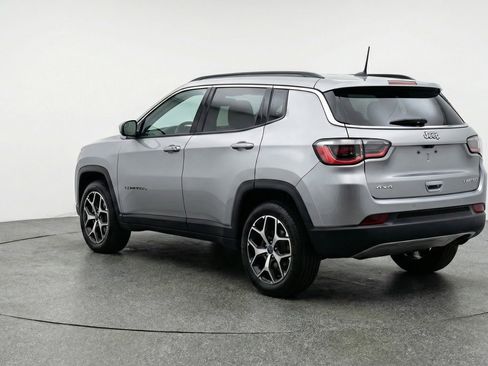 Used 2025 Jeep Compass Limited image 6