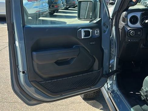 Used 2024 Jeep Wrangler Unlimited image 10