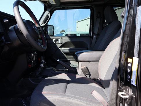 Used 2024 Jeep Gladiator Rubicon w/ Technology Group image 22