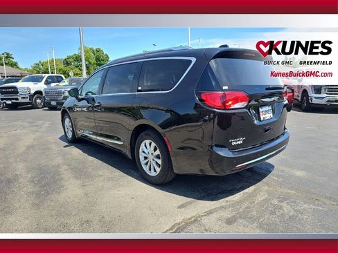 Used 2018 Chrysler Pacifica Touring-L w/ Advanced Safetytec Group FWD image 8