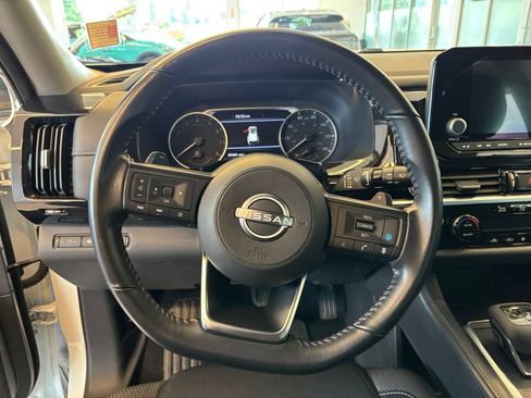 Used 2024 Nissan Pathfinder SV AWD/4WD image 16
