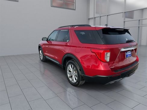 Used 2022 Ford Explorer XLT w/ Equipment Group 202A image 7