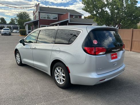 Used 2023 Chrysler Voyager LX FWD image 7