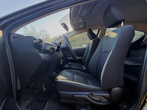 Used 2016 Toyota Prius C Two image 11