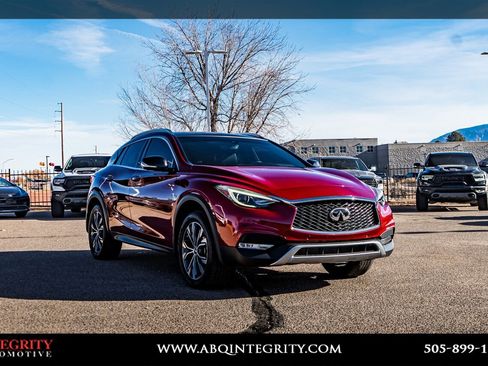 Used 2019 INFINITI QX30 ESSENTIAL w/ Cargo Package image 1