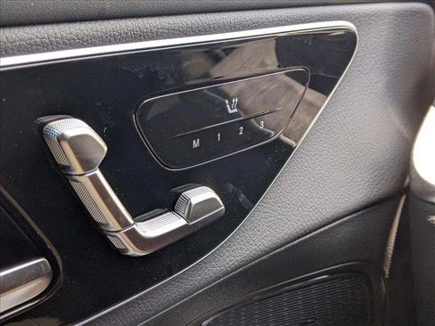 Used 2025 Mercedes-Benz GLC 300 4MATIC image 13