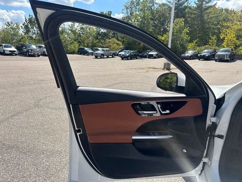 Used 2025 Mercedes-Benz C 300 4MATIC Sedan image 24