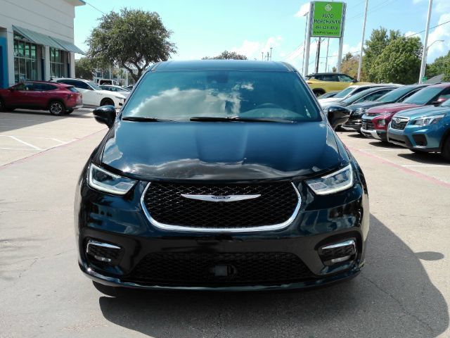 Used 2026 Chrysler Pacifica Select FWD image 3