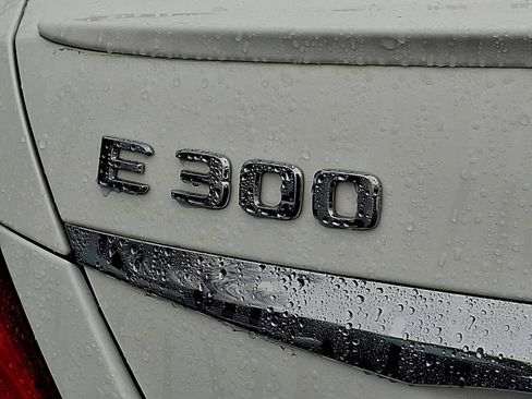 Used 2019 Mercedes-Benz E 300 4MATIC image 30