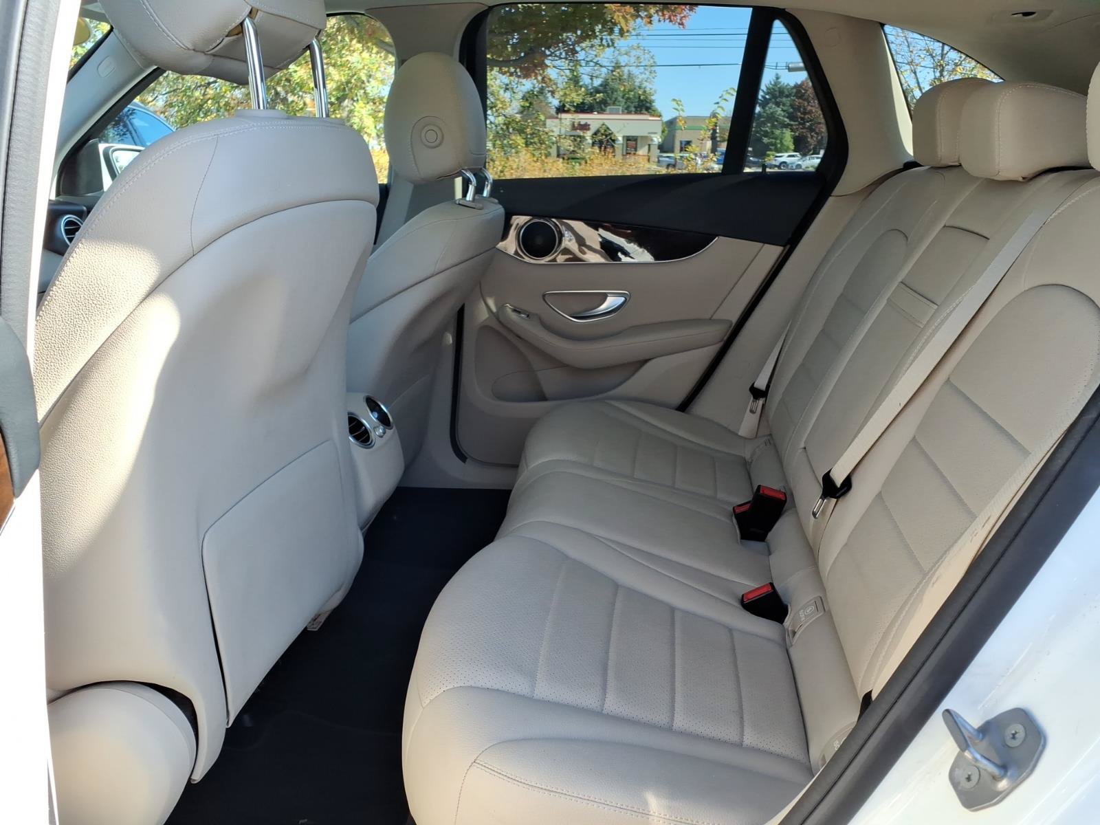 Used 2019 Mercedes-Benz GLC 300 4MATIC image 14