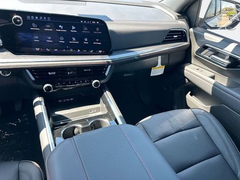 New 2026 Chevrolet Suburban RST w/ RST Capability Package AWD/4WD image 15