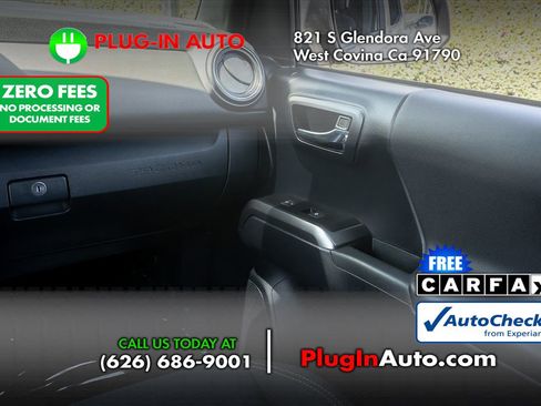 Used 2020 Toyota Tacoma TRD Off-Road w/ Advanced Technology Package AWD/4WD image 19