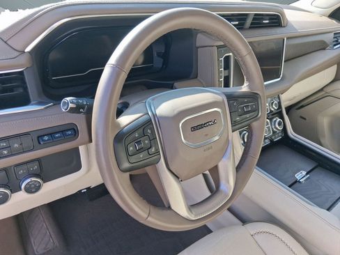 Used 2023 GMC Yukon Denali image 4