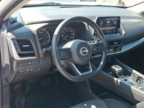 Used 2024 Nissan Rogue SV FWD image 25