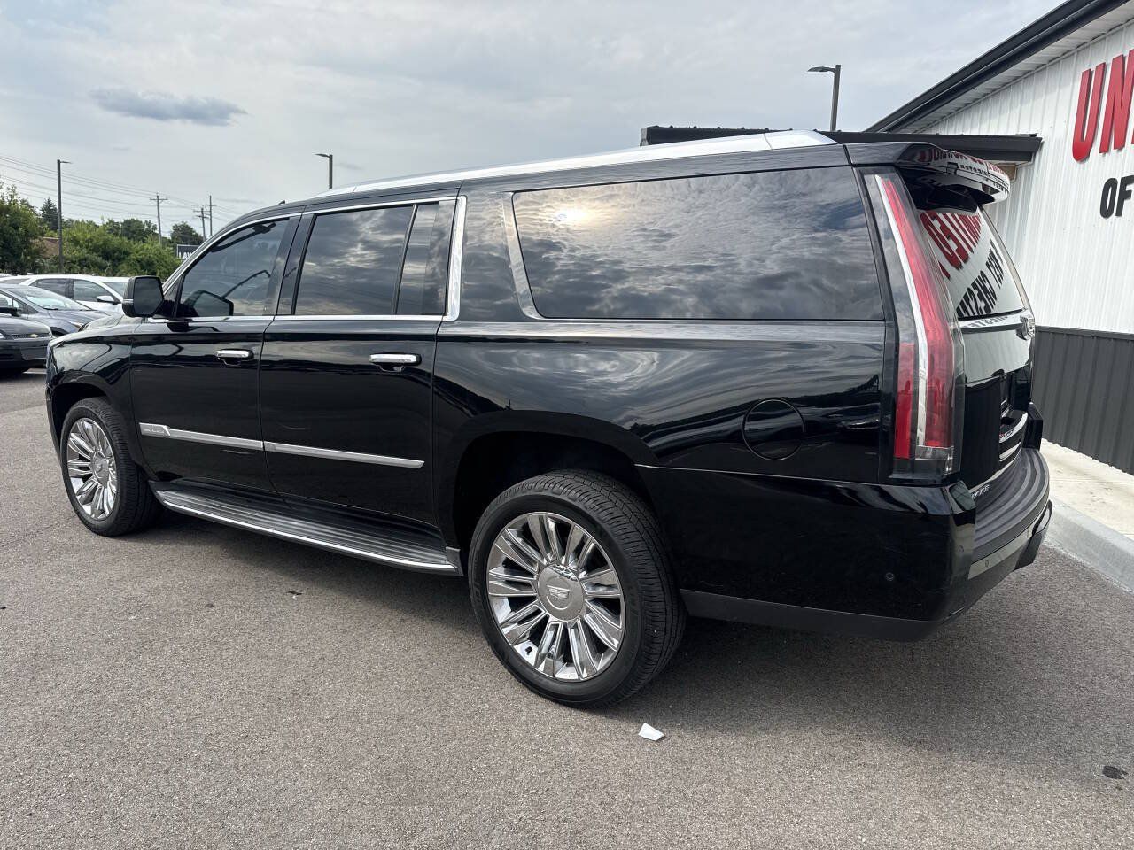 Used 2017 Cadillac Escalade ESV Luxury RWD image 11