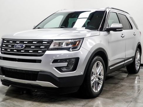Used 2017 Ford Explorer Limited w/ Equipment Group 301A image 6