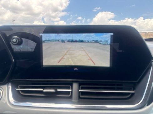 Used 2025 Chevrolet Trax LT FWD image 37