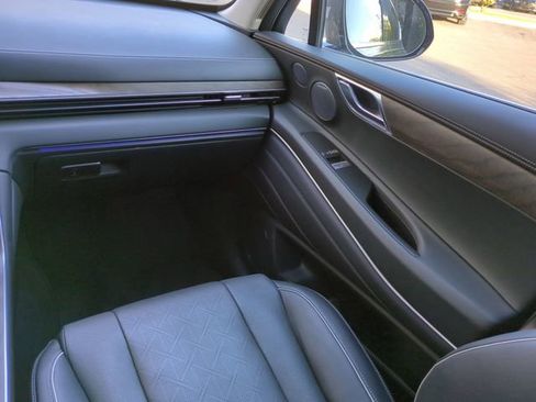 Certified 2025 Genesis GV80 2.5T Prestige image 15