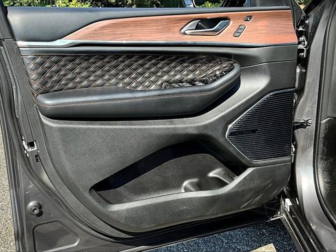 Used 2022 Jeep Grand Cherokee Summit w/ Adv Protech Group IV image 17