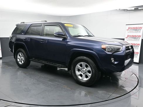 Used 2022 Toyota 4Runner SR5 Premium w/ Moonroof Package image 2