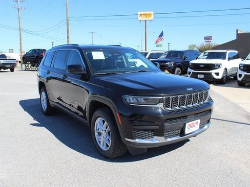 Used 2023 Jeep Grand Cherokee L Laredo image 3