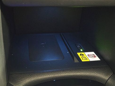 Used 2022 Toyota Corolla Cross XLE image 8