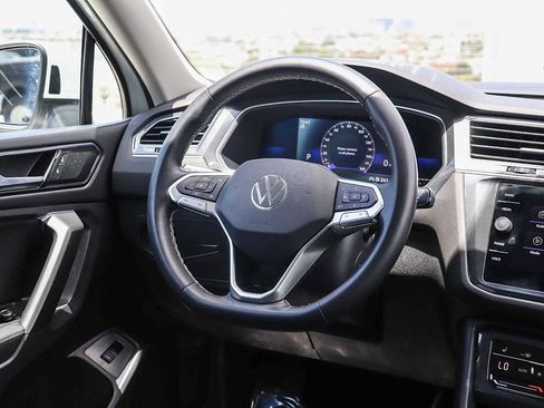 Certified 2022 Volkswagen Tiguan SE FWD image 15