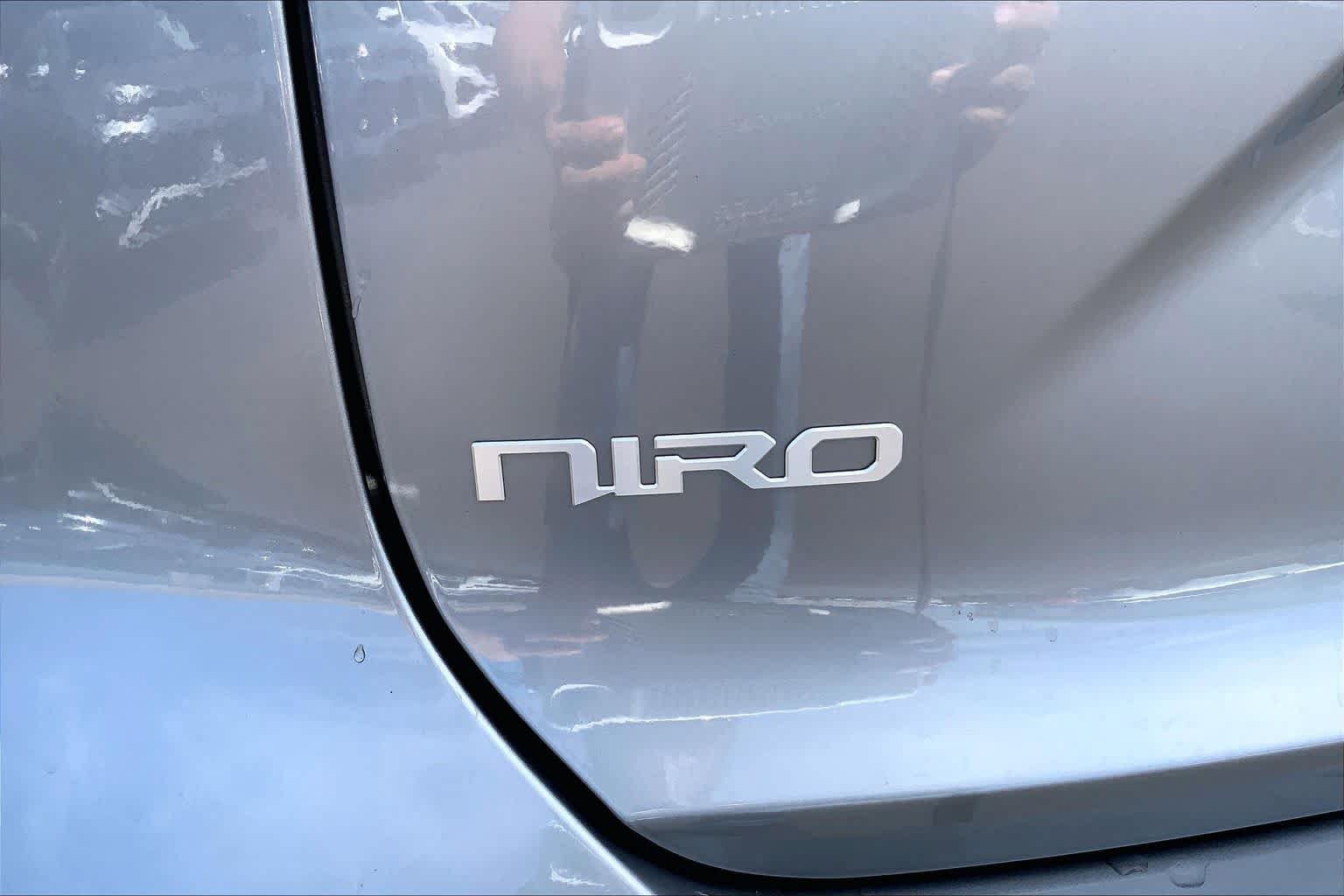 Used 2023 Kia Niro EX FWD image 7