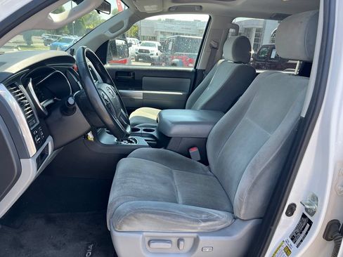 Used 2019 Toyota Sequoia SR5 AWD/4WD image 26