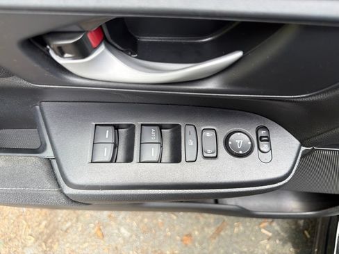 Used 2021 Honda CR-V LX image 17